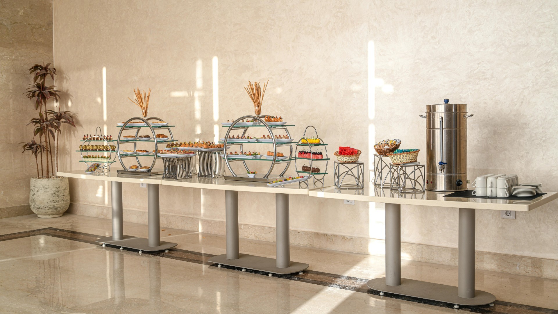 azur-hotel-meeting-room-coffee-break