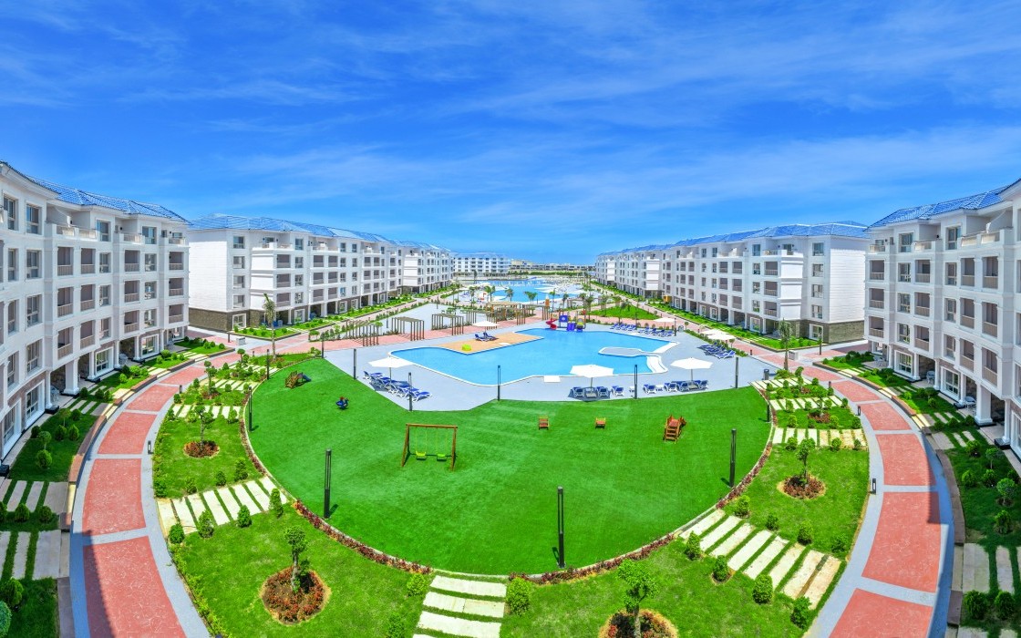 azur-hotel-north-coast-swimming-pool