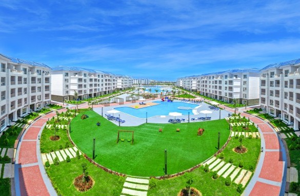azur-hotel-north-coast-swimming-pool
