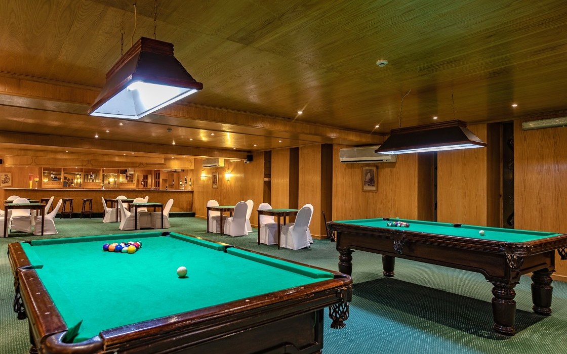 bel-air-azur-hotel-billiard-bar-2