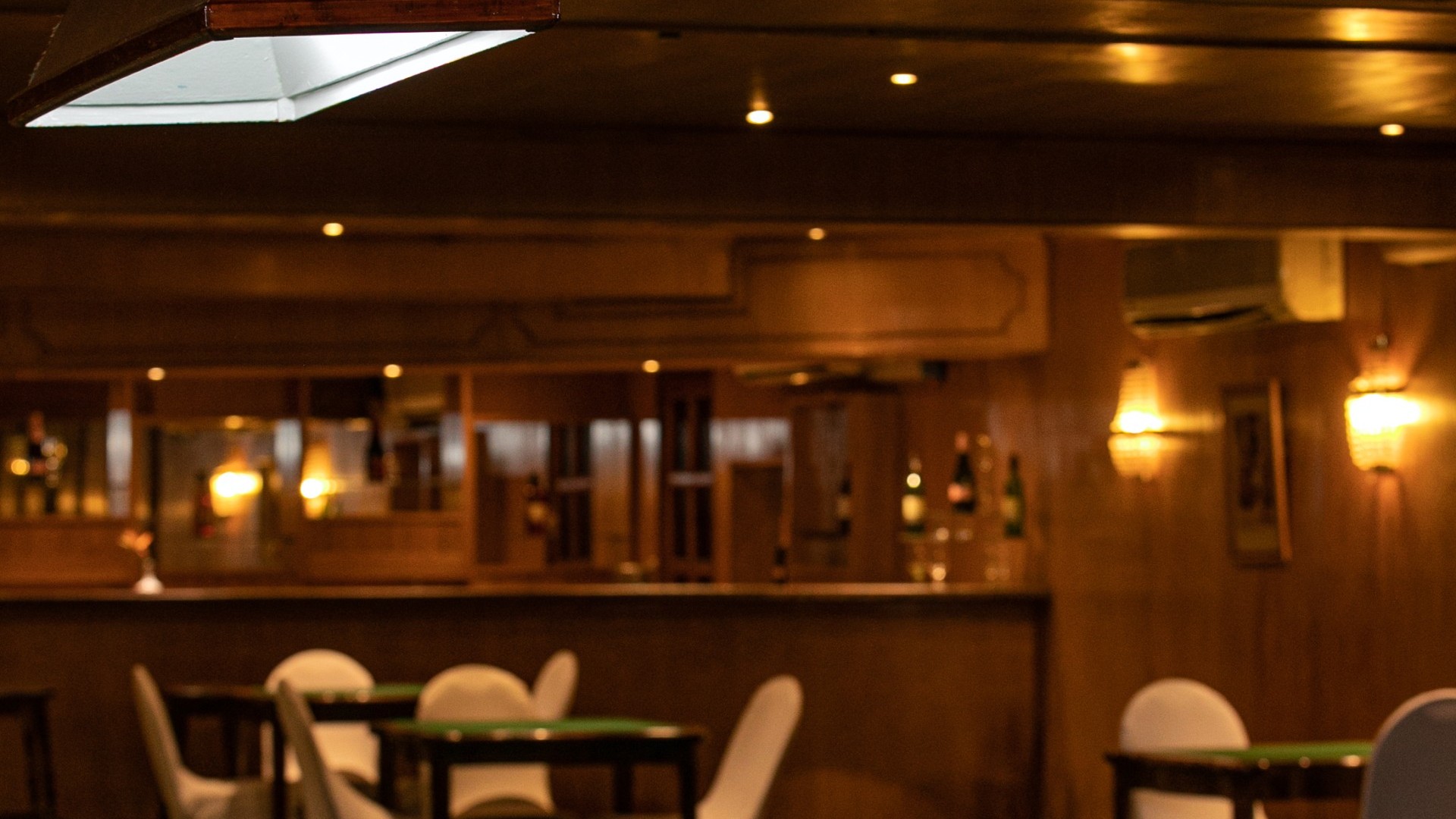 bel-air-azur-hotel-billiard-bar