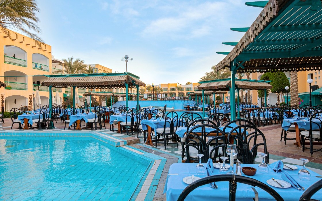 bel-air-hotel-pool-restaurant-2