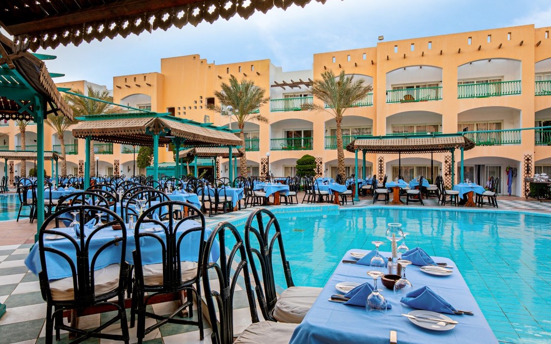 bel-air-hotel-pool-restaurant-4