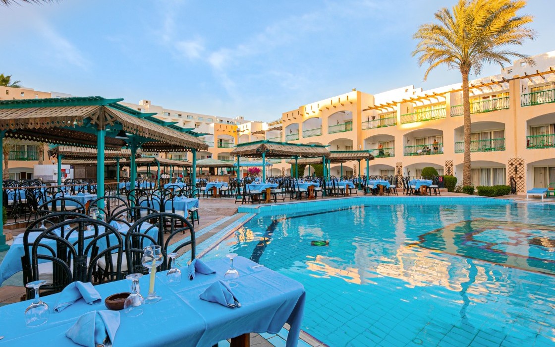 bel-air-hotel-pool-restaurant-5