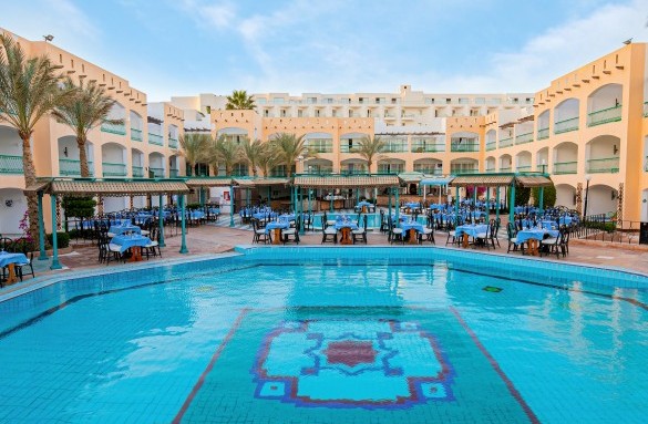 bel-air-hotel-pool-restaurant