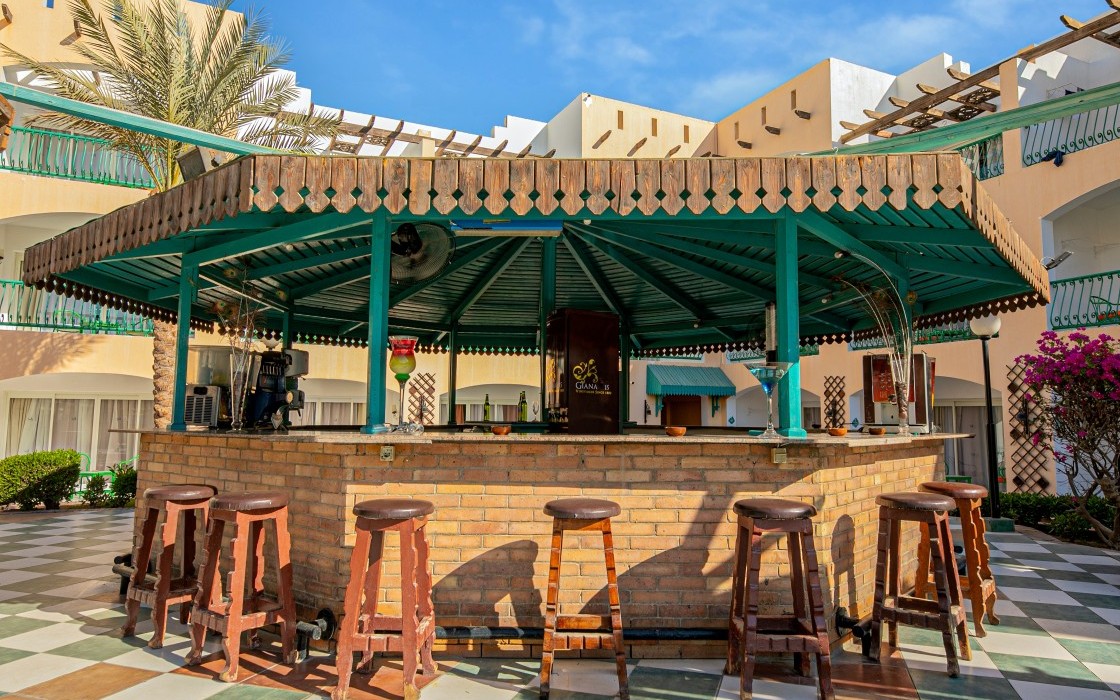 bel-air-hotel-snacks-bar-5