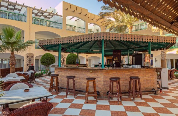 bel-air-hotel-snacks-bar