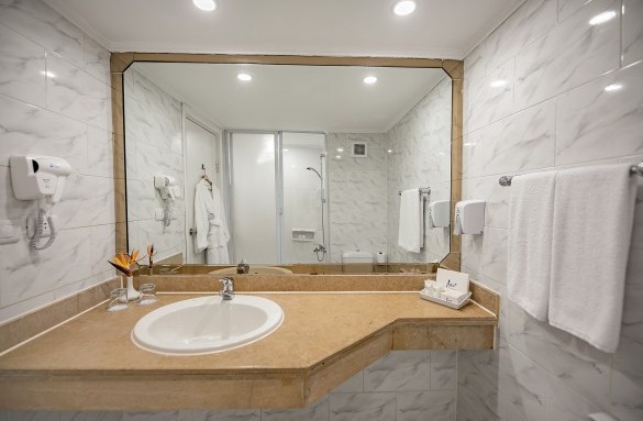 bel-air-hotel-junior-suite-bathroom-8