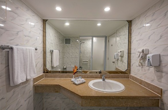 bel-air-hotel-junior-suite-bathroom-9