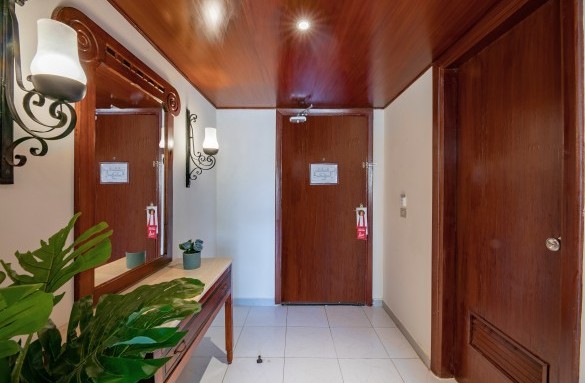 bel-air-hotel-junior-suite-entrance