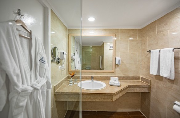 bel-air-hotel-standard-room-bathroom-7