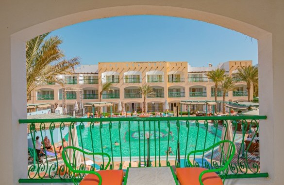 bel-air-hotel-triple-room-balcony
