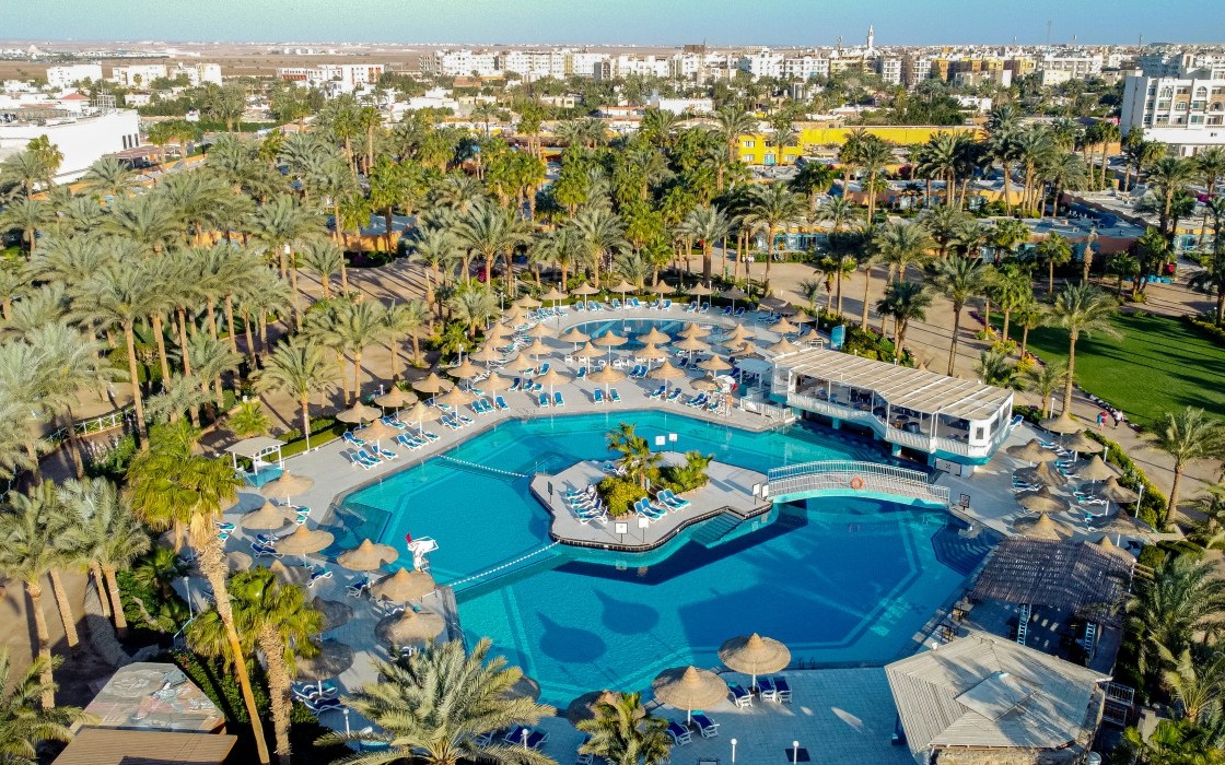 giftun-hotel-swimming-pool-overview