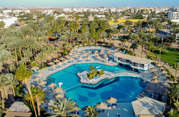 giftun-hotel-swimming-pool-overview