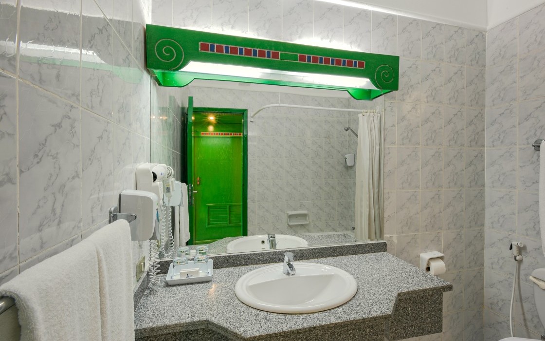 giftun-hotel-bunglow-bathroom