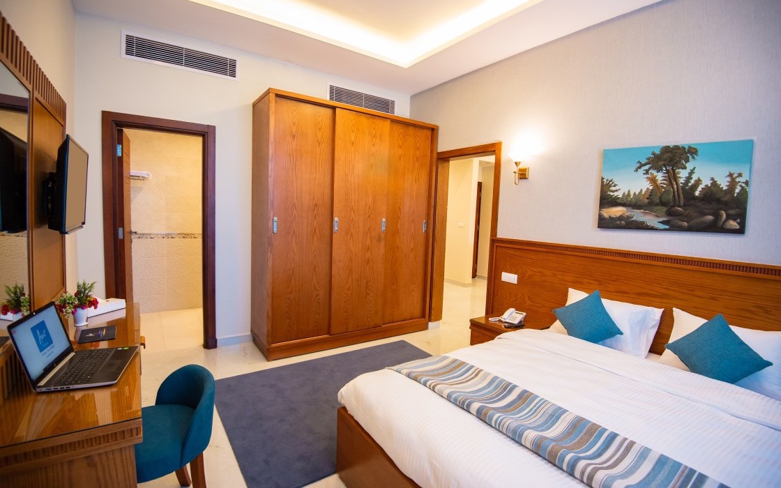 lamar-hotel-deluxe-room-2