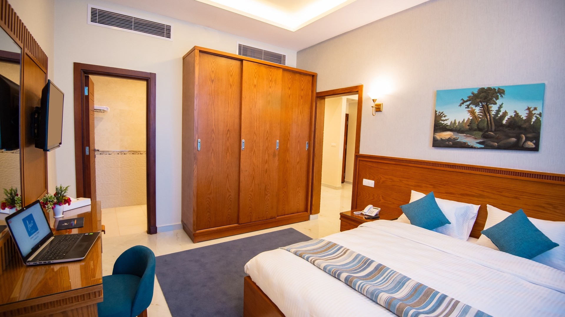 lamar-hotel-deluxe-room-2