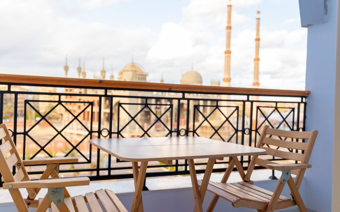 lamar-hotel-deluxe-room-terrace-2