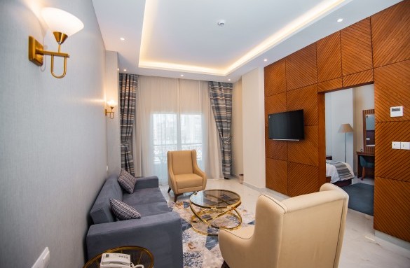 lamar-hotel-junior-suite-living-room