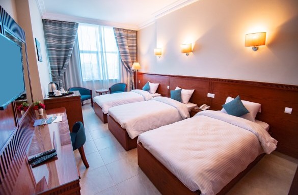 lamar-hotel-triple-room