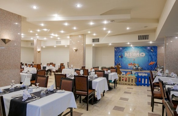 marlin-hotel-main-restaurant-1