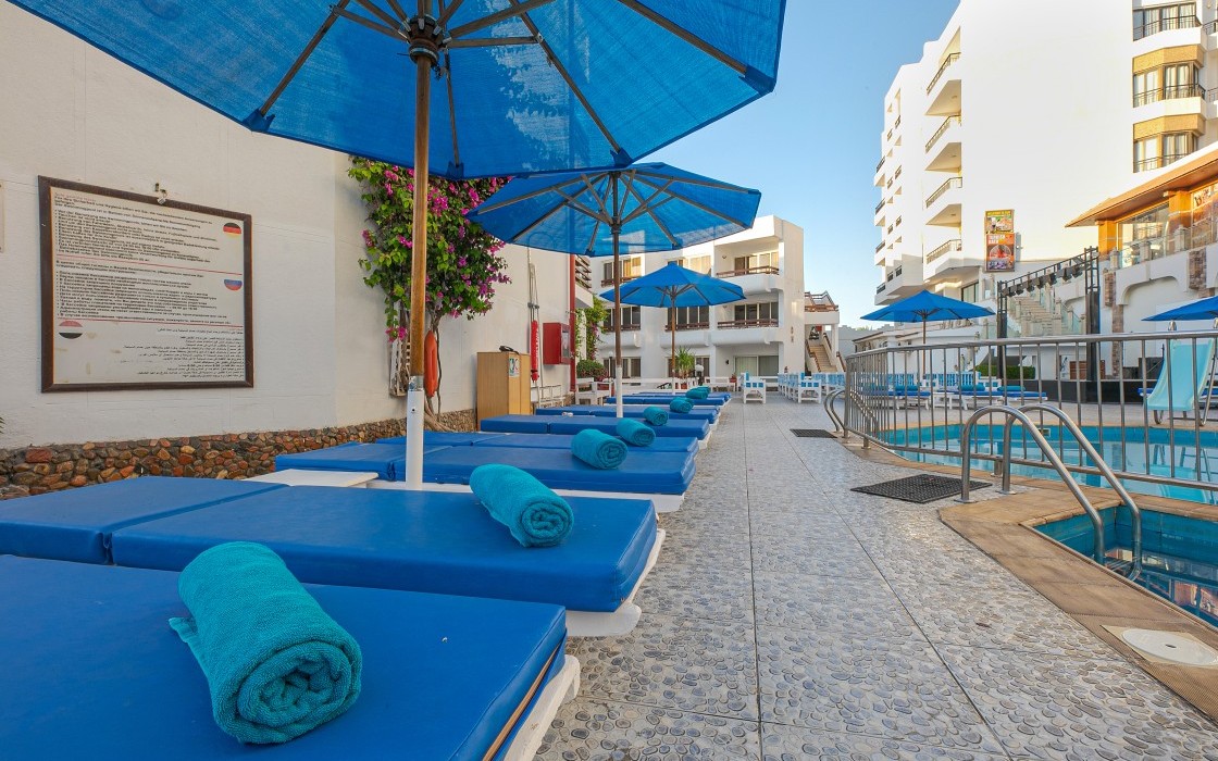 marlin-hotel-swimming-pool-5