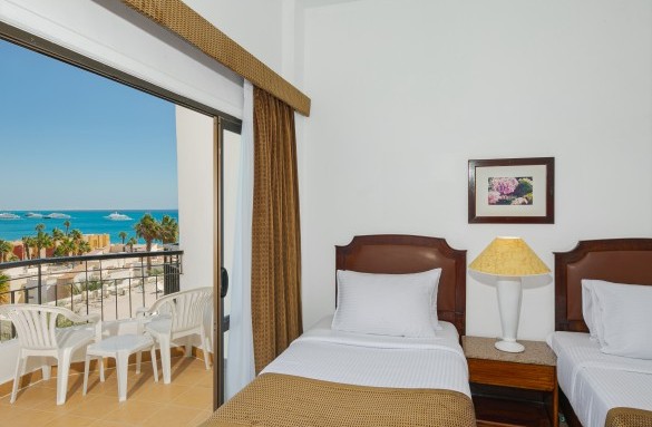 marlin-hotel-triple-room-4