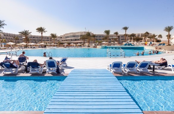 pharaoh-azur-hotel-outdoor-pool
