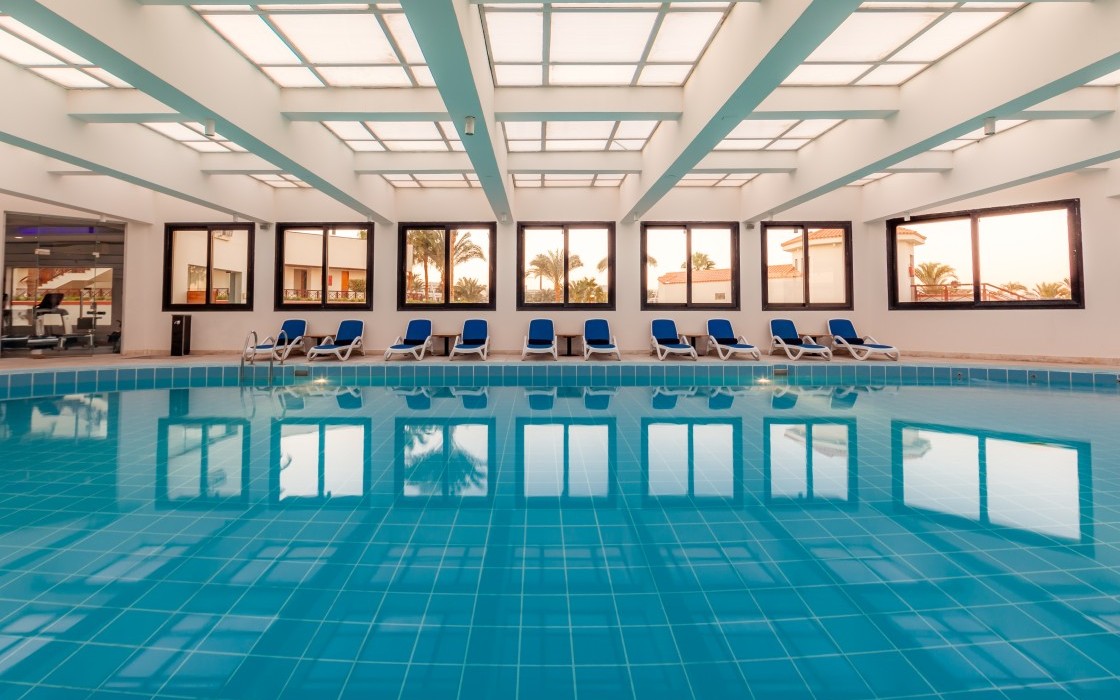 pharaoh-hotel-indoor-pool-1