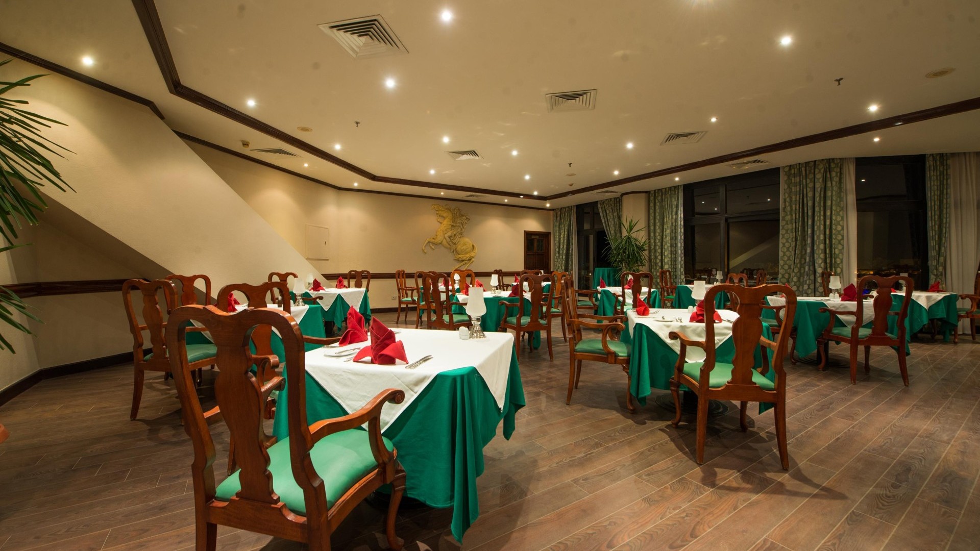 pharaoh-hotel-italain-restuarant