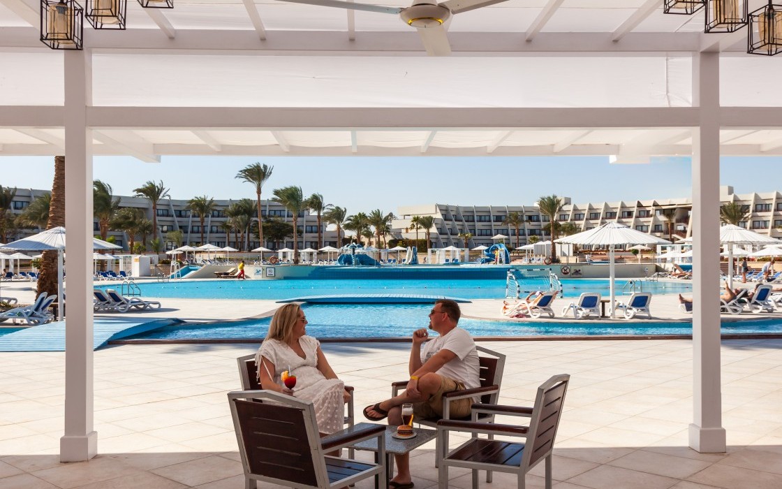 pharaoh-hotel-pool-bar-terrace-1