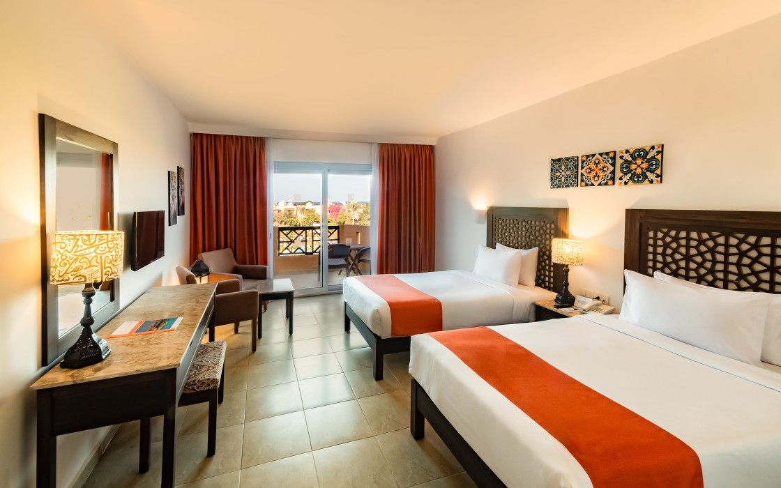 wadi-lahmy-hotel-deluxe-room-twin-bed